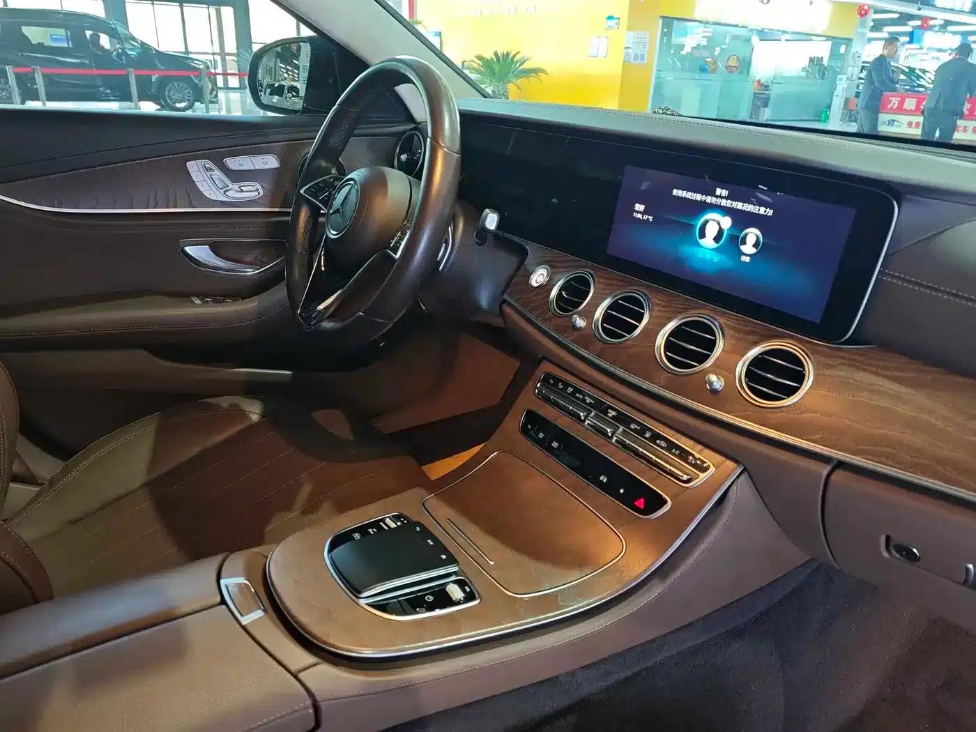 Mercedes-Benz E-Class PHEV 2022 Facelift E 350 e L Plug-in Hybrid Sedan — миниатюра 20