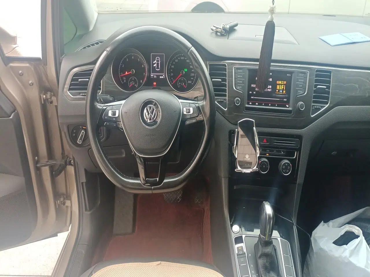 Volkswagen Golf Sportsvan 2016 280TSI Automatic Luxury Model — миниатюра 11