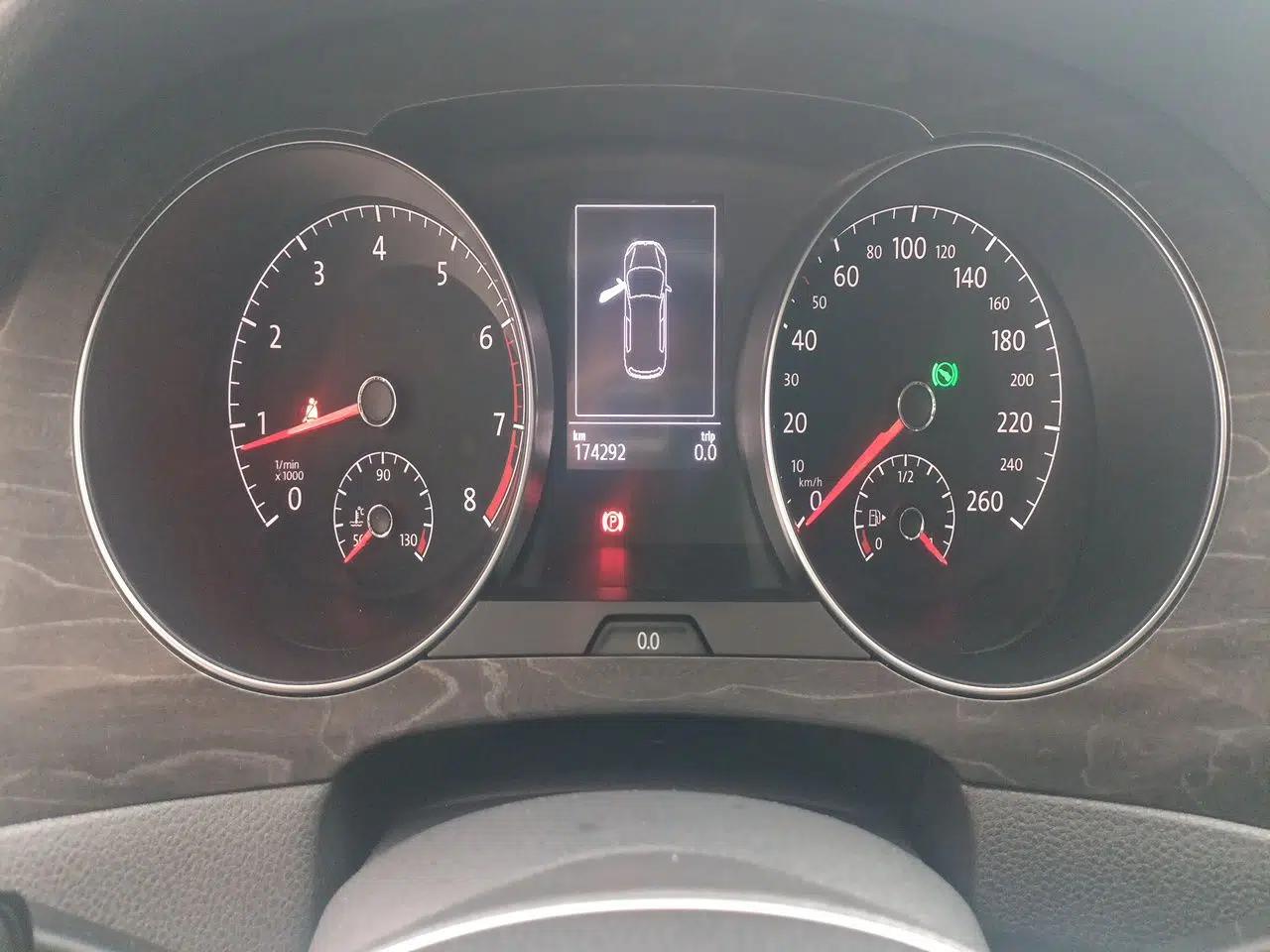 Volkswagen Golf Sportsvan 2016 280TSI Automatic Luxury Model — миниатюра 13