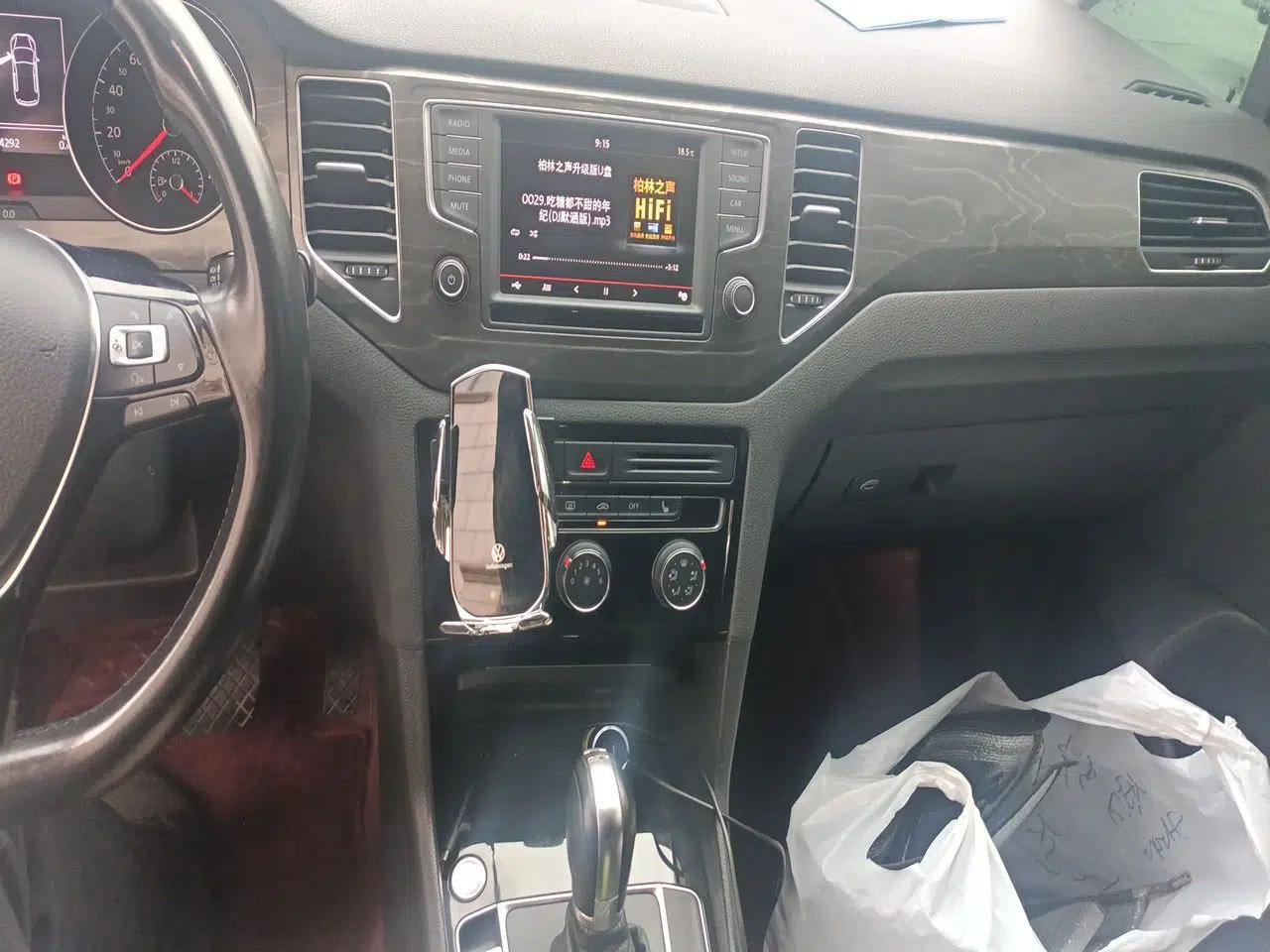 Volkswagen Golf Sportsvan 2016 280TSI Automatic Luxury Model — миниатюра 14
