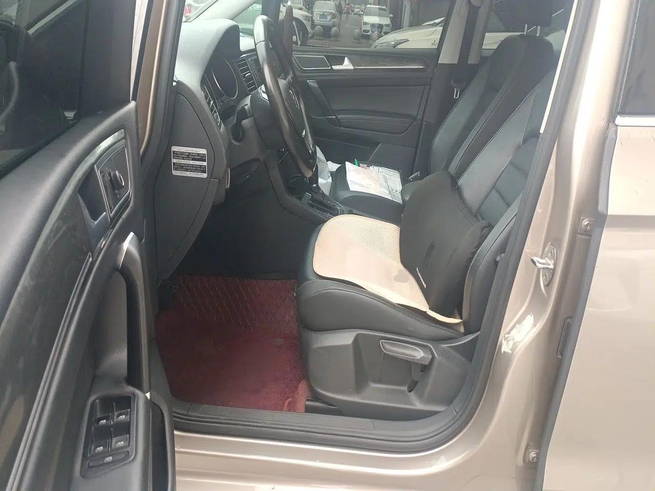 Volkswagen Golf Sportsvan 2016 280TSI Automatic Luxury Model — миниатюра 17