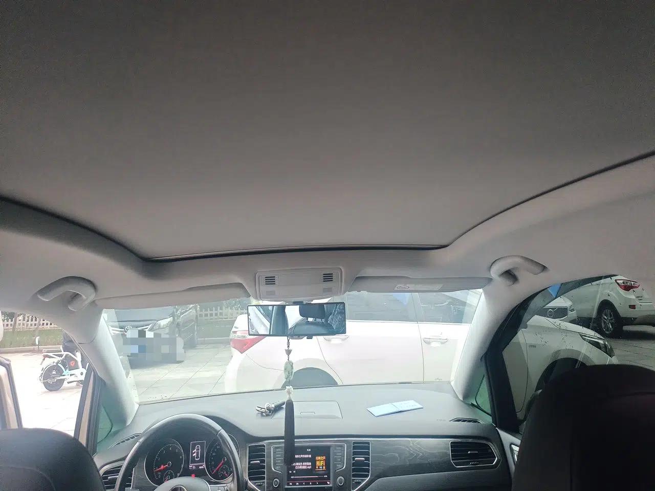 Volkswagen Golf Sportsvan 2016 280TSI Automatic Luxury Model — миниатюра 19