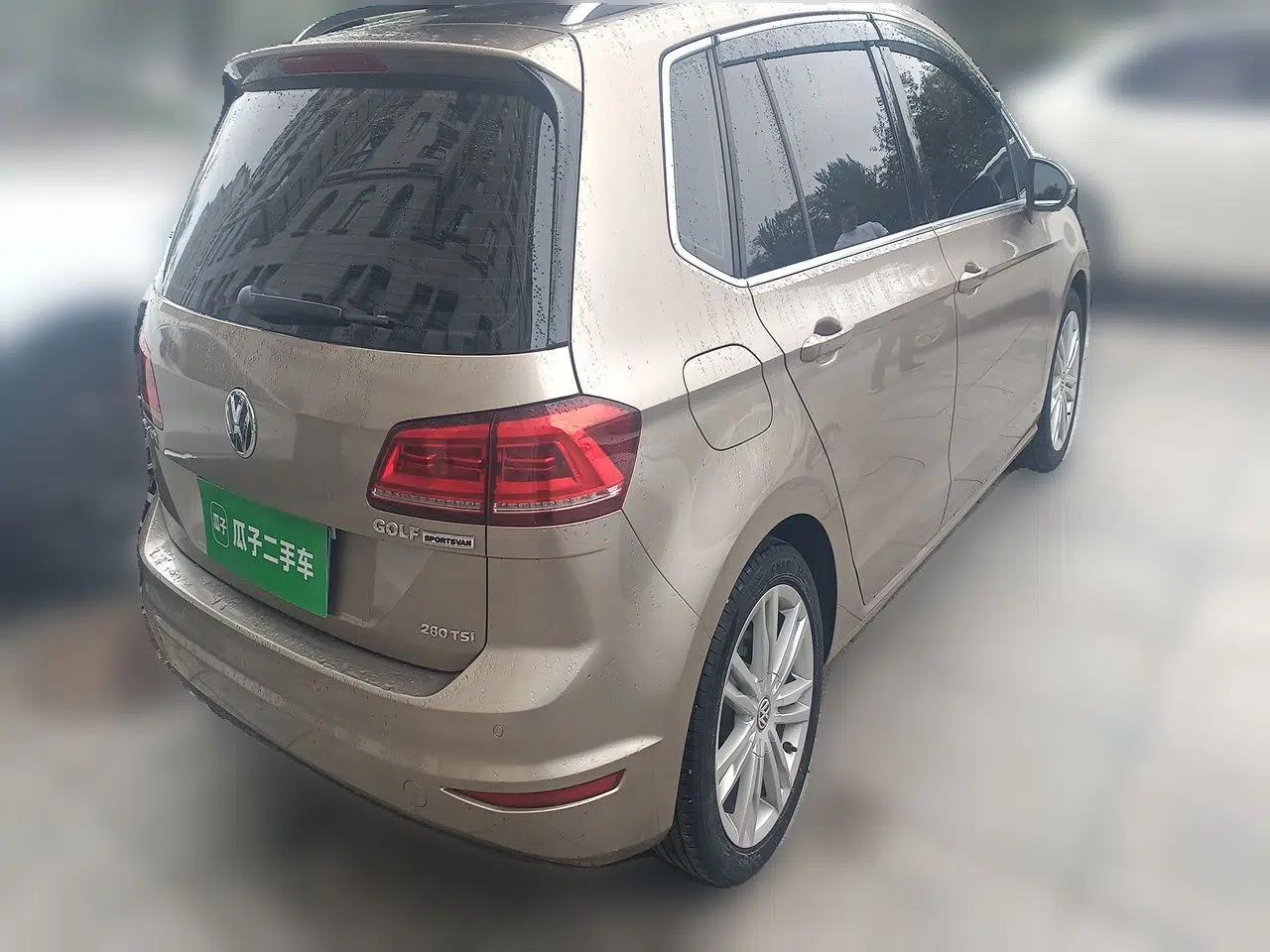 Volkswagen Golf Sportsvan 2016 280TSI Automatic Luxury Model — миниатюра 6