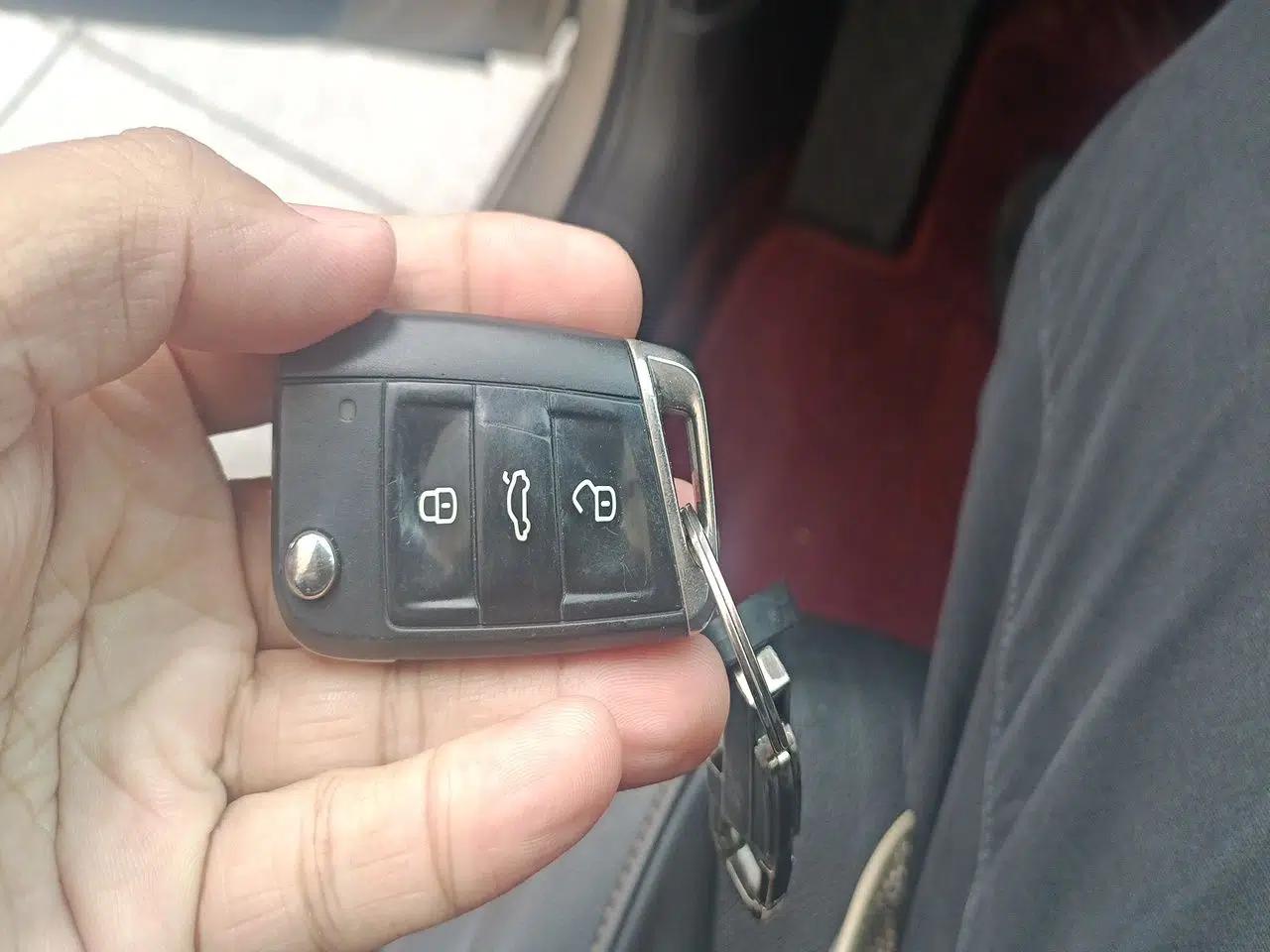 Volkswagen Golf Sportsvan 2016 280TSI Automatic Luxury Model — миниатюра 9
