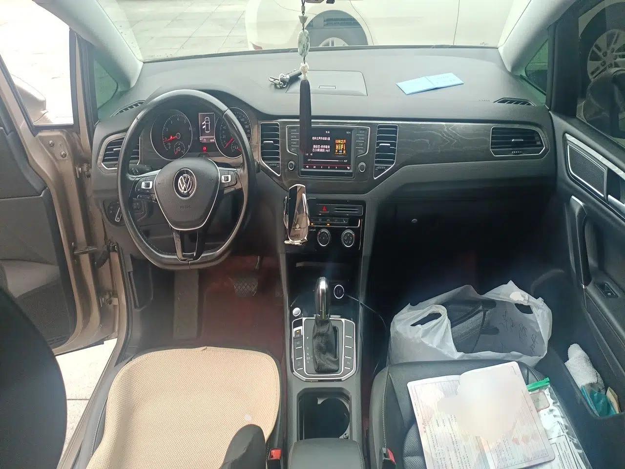 Volkswagen Golf Sportsvan 2016 280TSI Automatic Luxury Model — миниатюра 10