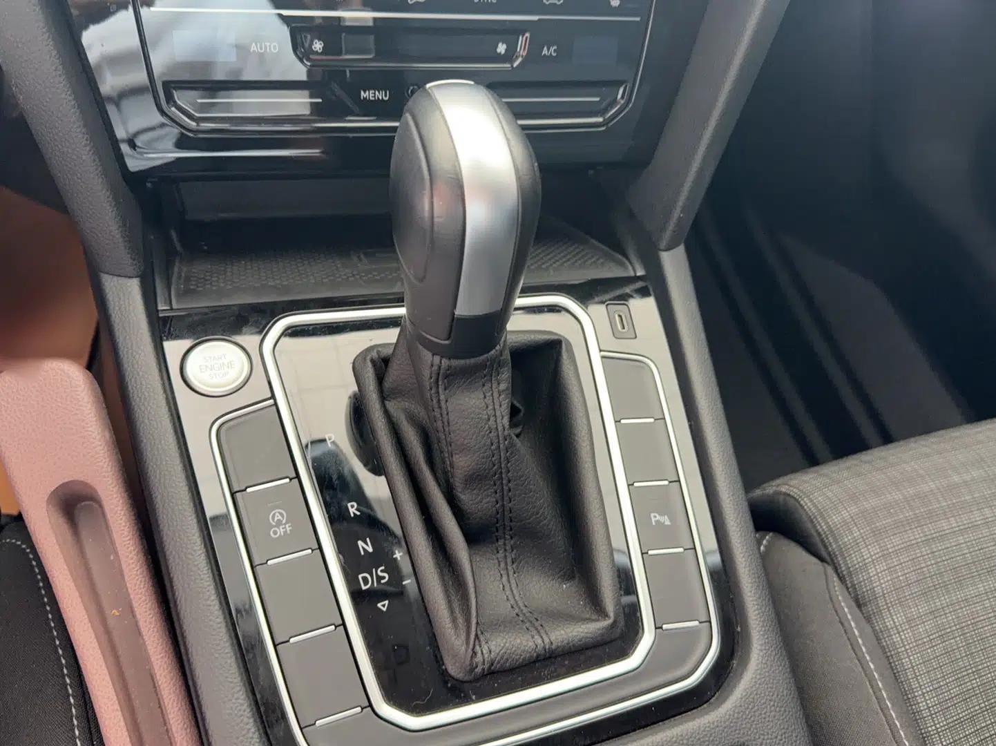 Volkswagen Variant 2021 2.0T Comfort Edition — миниатюра 11