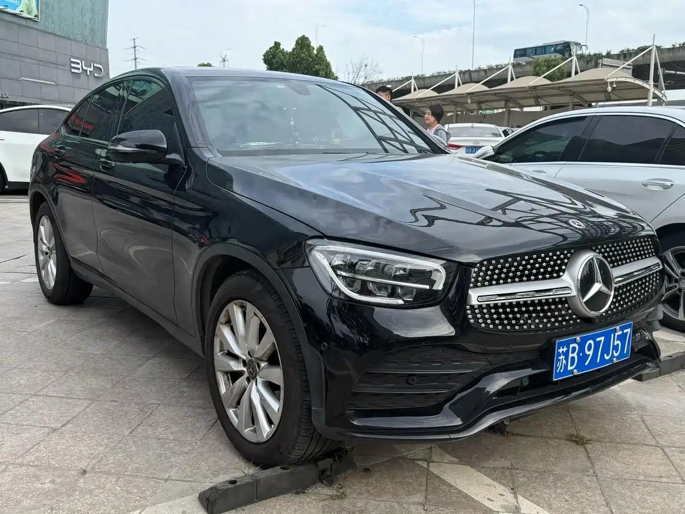 Mercedes-Benz GLC Coupe 2020 GLC 260 4MATIC Coupe SUV — миниатюра 3