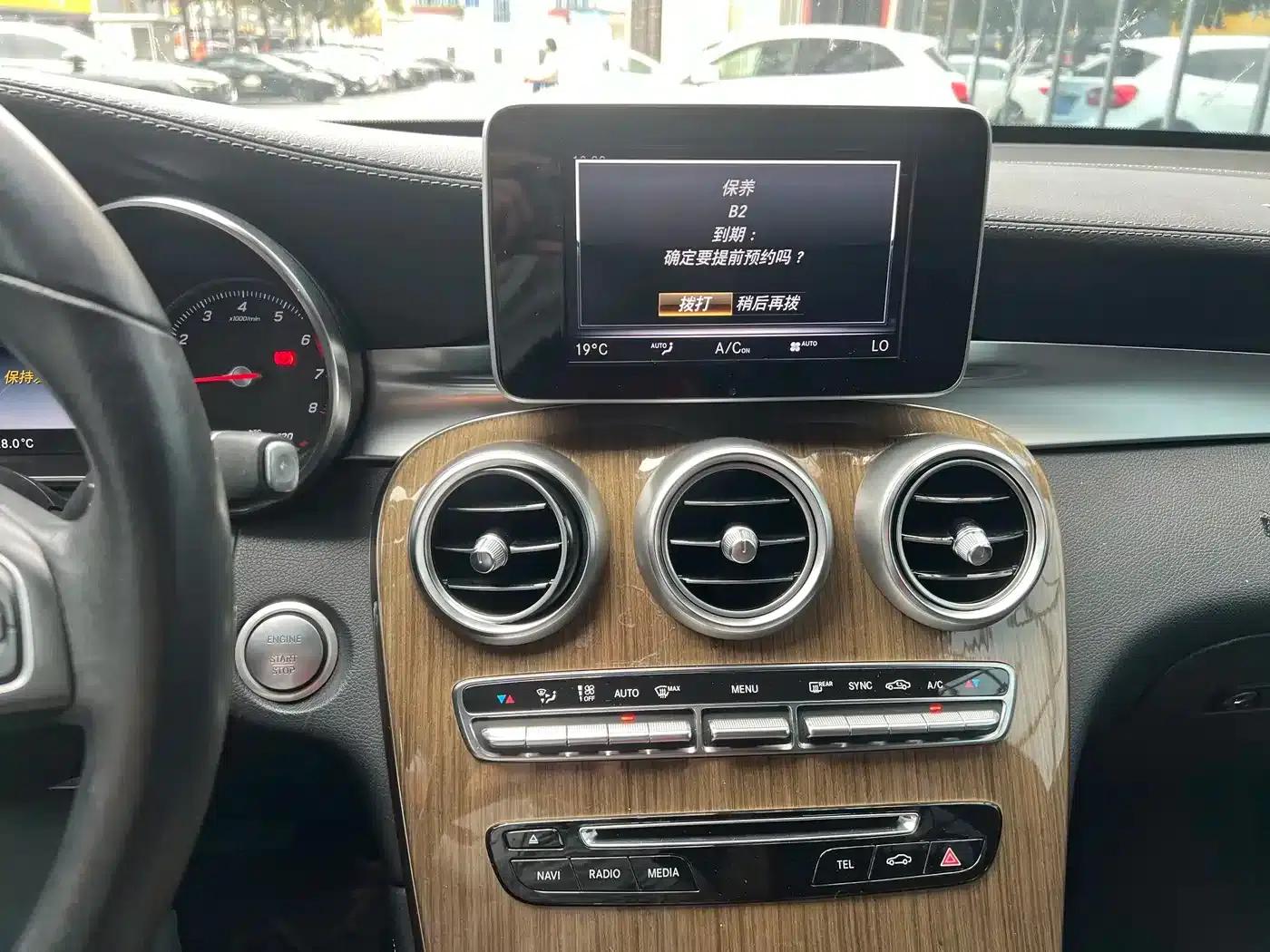 Mercedes-Benz GLC Coupe 2019 GLC 260 4MATIC Coupe SUV — миниатюра 11