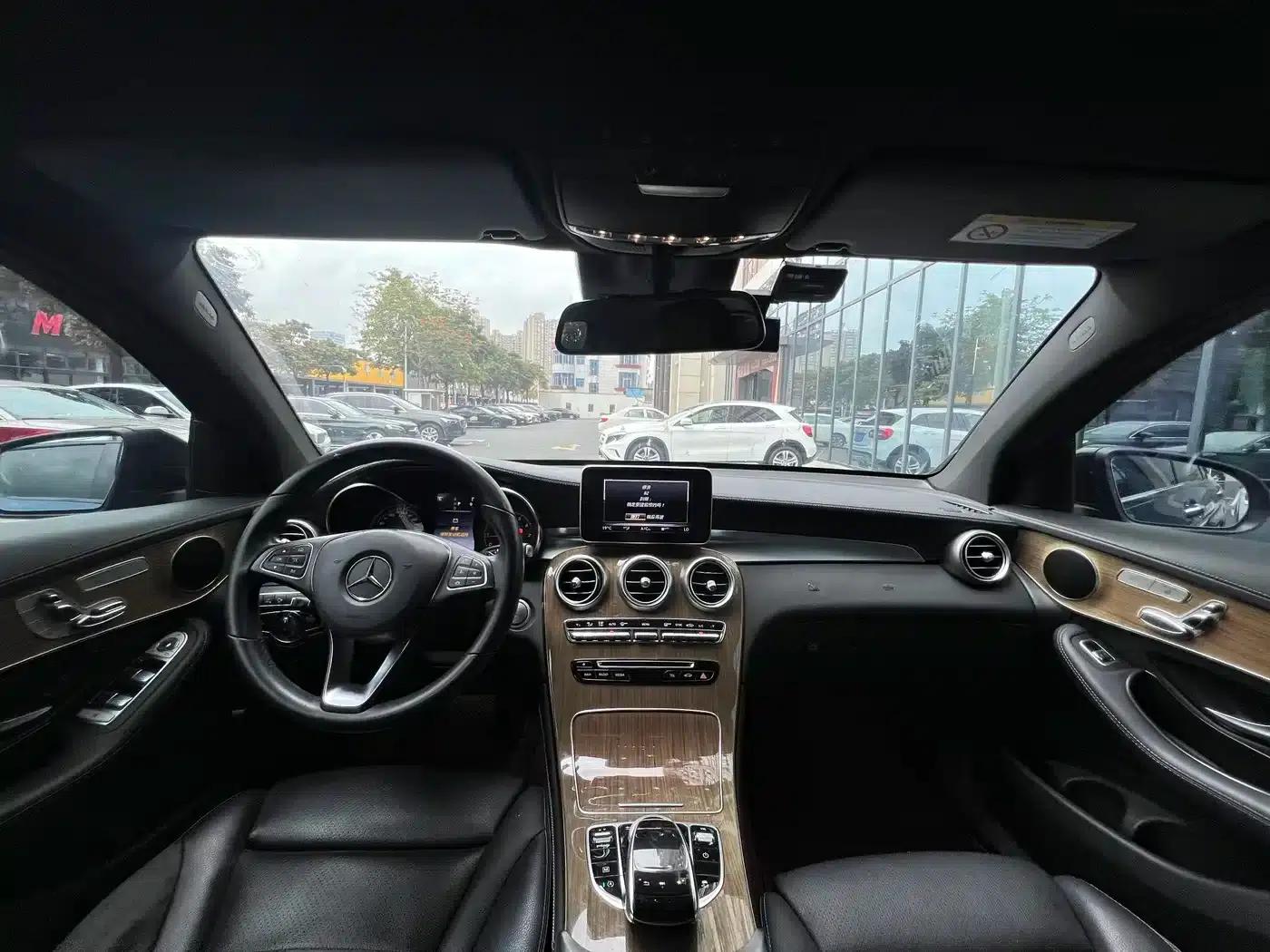 Mercedes-Benz GLC Coupe 2019 GLC 260 4MATIC Coupe SUV — миниатюра 5