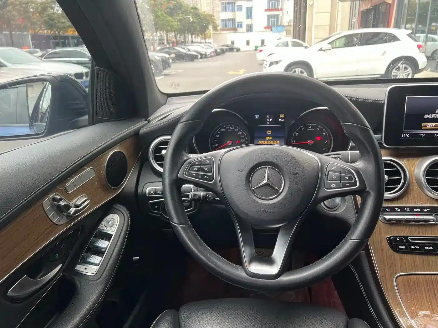 Mercedes-Benz GLC Coupe 2019 GLC 260 4MATIC Coupe SUV — миниатюра 6