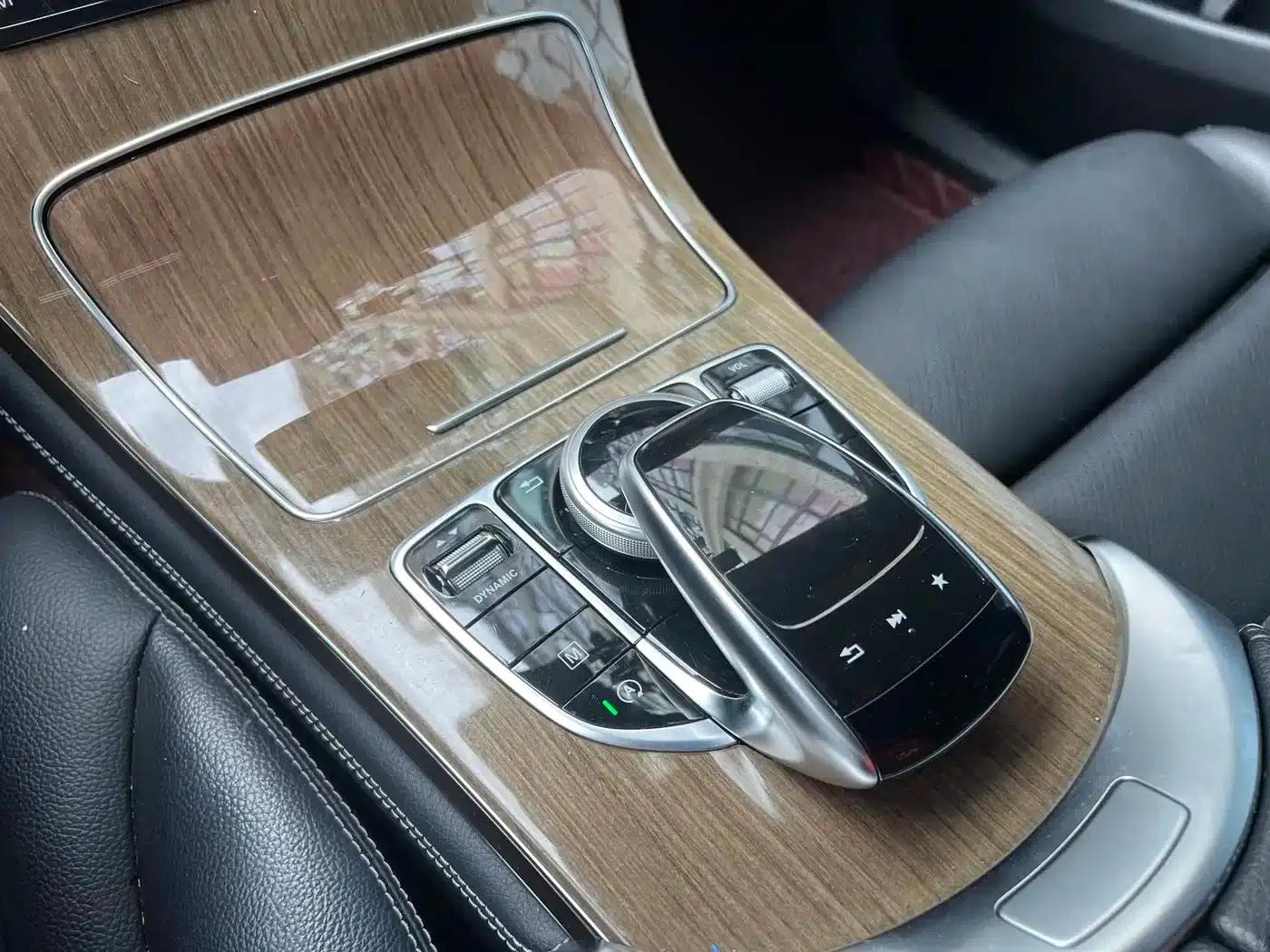 Mercedes-Benz GLC Coupe 2019 GLC 260 4MATIC Coupe SUV — миниатюра 8