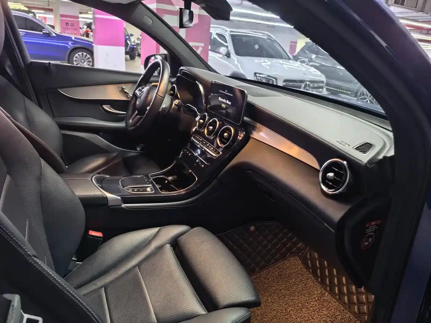 Mercedes-Benz GLC Coupe 2020 GLC 260 4MATIC Coupe SUV — миниатюра 11