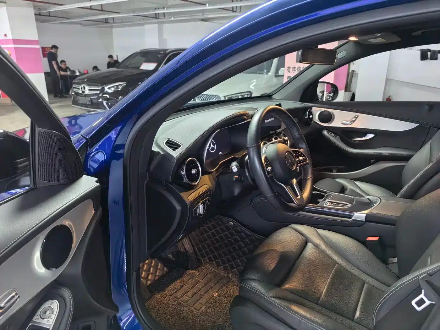Mercedes-Benz GLC Coupe 2020 GLC 260 4MATIC Coupe SUV — миниатюра 3