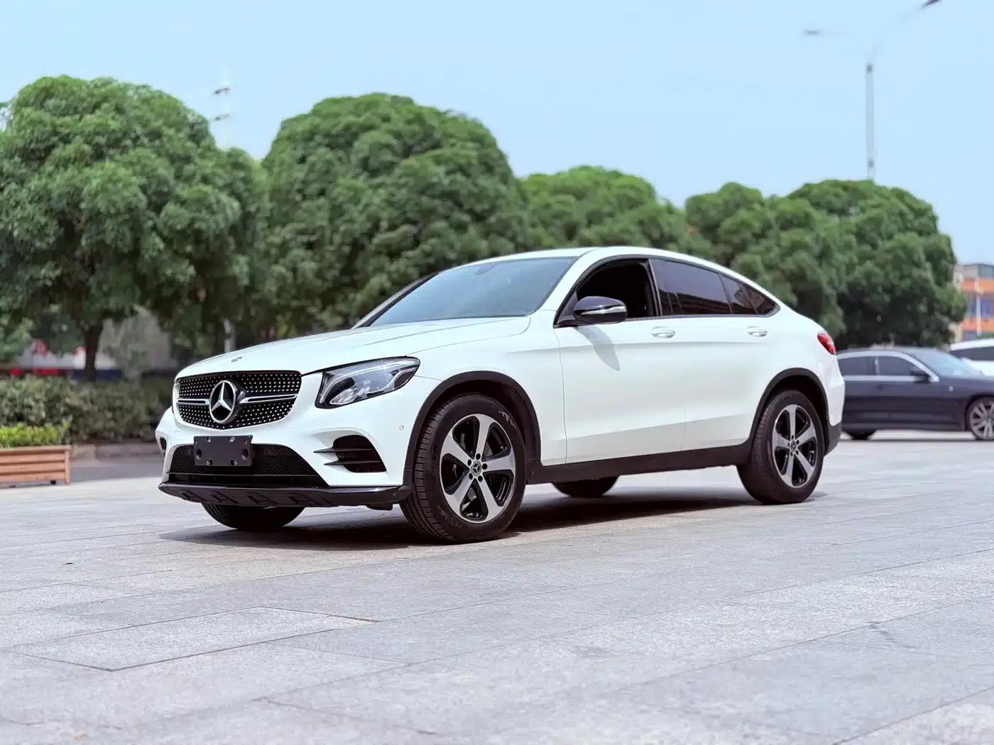 Mercedes-Benz GLC Coupe 2019 GLC 200 4MATIC Coupe SUV — миниатюра 1