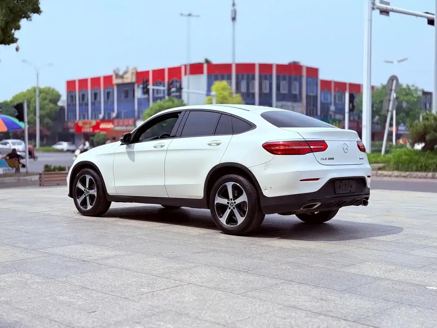 Mercedes-Benz GLC Coupe 2019 GLC 200 4MATIC Coupe SUV — миниатюра 6