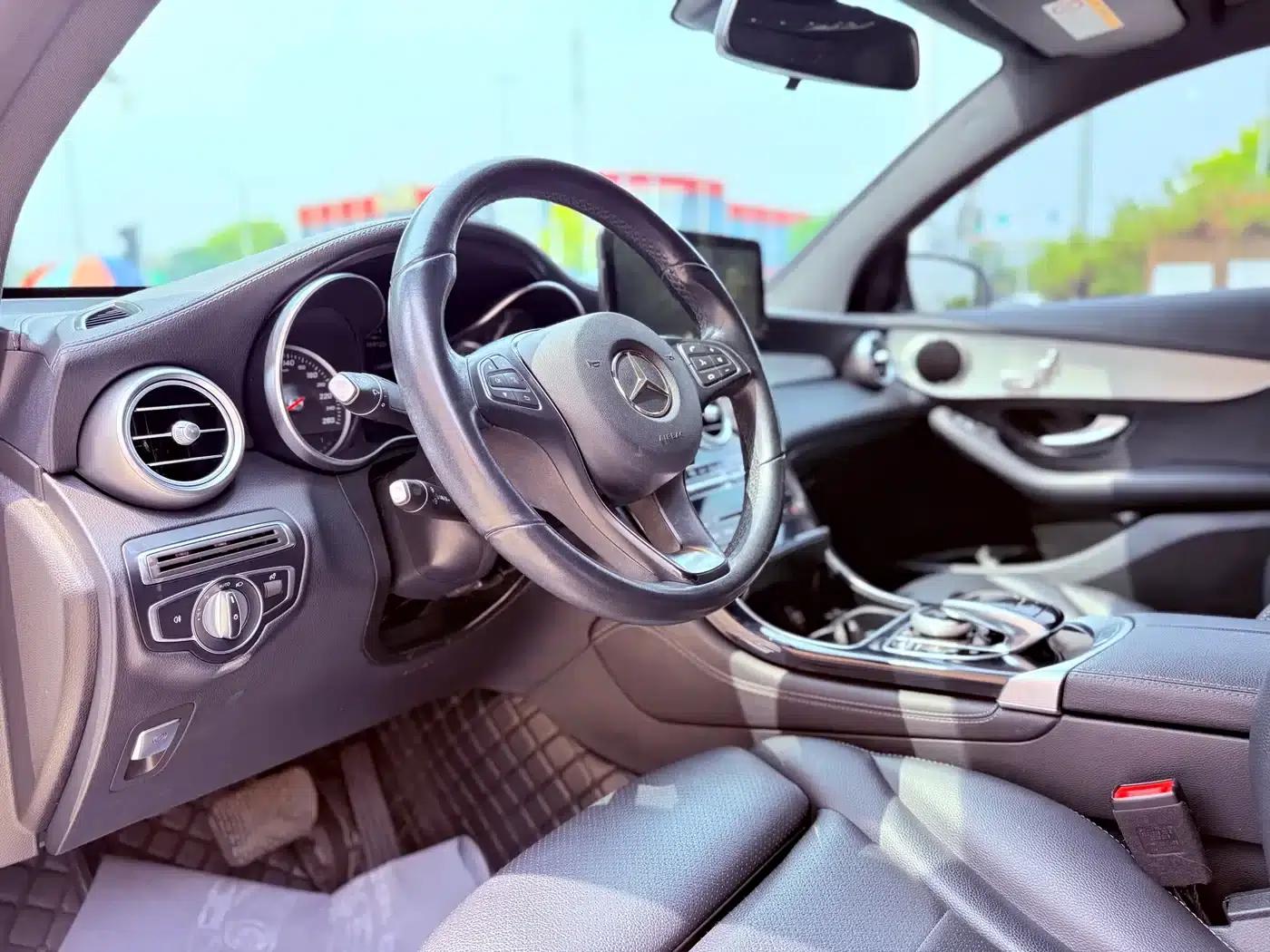 Mercedes-Benz GLC Coupe 2019 GLC 200 4MATIC Coupe SUV — миниатюра 7