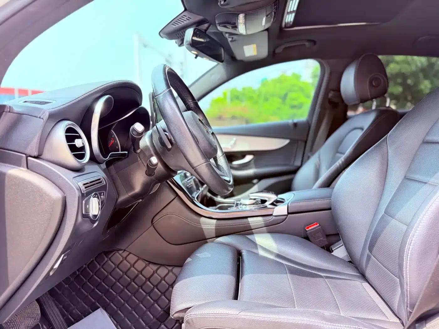 Mercedes-Benz GLC Coupe 2019 GLC 200 4MATIC Coupe SUV — миниатюра 8