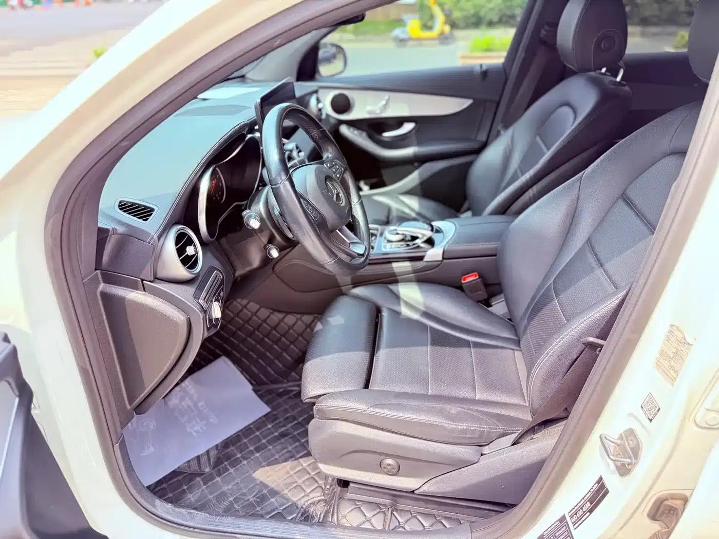 Mercedes-Benz GLC Coupe 2019 GLC 200 4MATIC Coupe SUV — миниатюра 9
