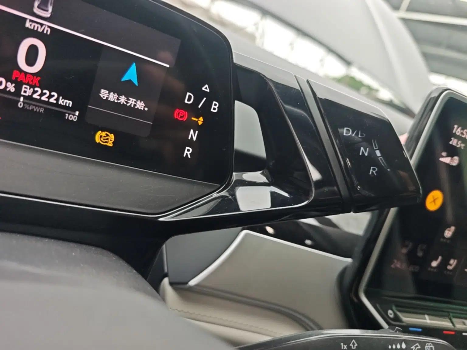 Volkswagen ID.6 CROZZ 2022 Long-Range PRO Edition — миниатюра 15