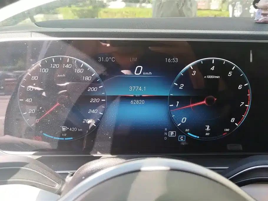 2020 Mercedes-Benz GLE Coupe, GLE 350 4MATIC Coupe SUV, Fashion Model — миниатюра 14