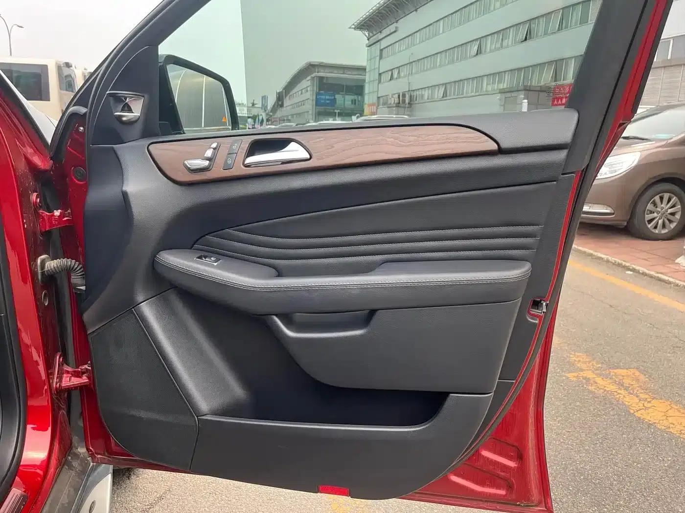 2015 Mercedes-Benz GLE Coupe, GLE 320 4MATIC Coupe SUV — миниатюра 26