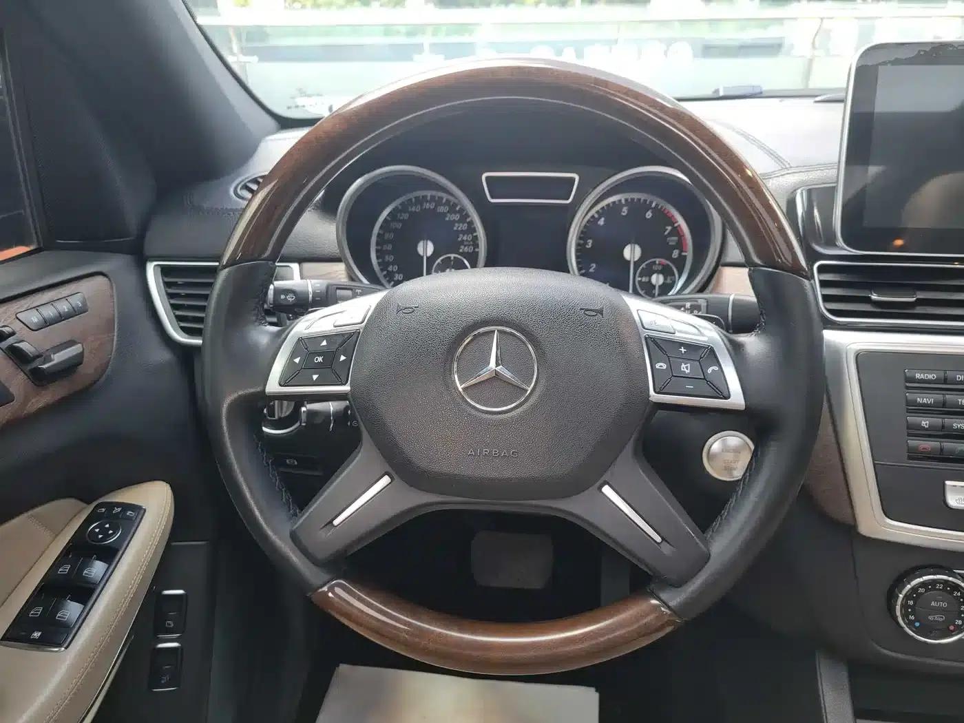 Mercedes-Benz GL-Class 2013 GL 500 4MATIC — миниатюра 27