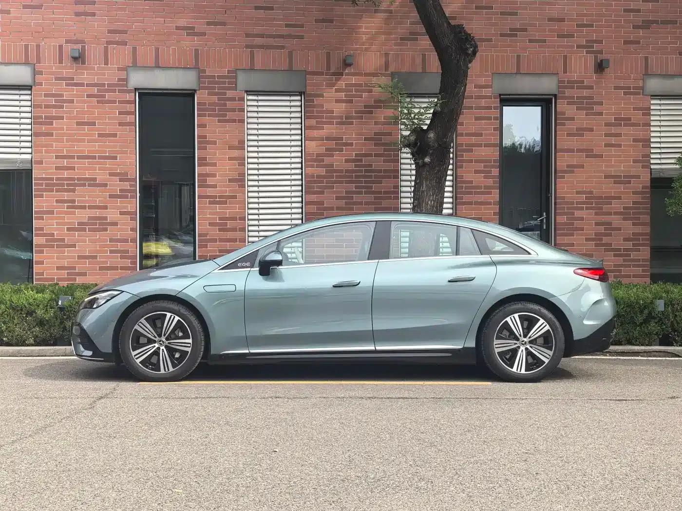 Mercedes-Benz EQE 2025 500 4MATIC Luxury Edition — миниатюра 2