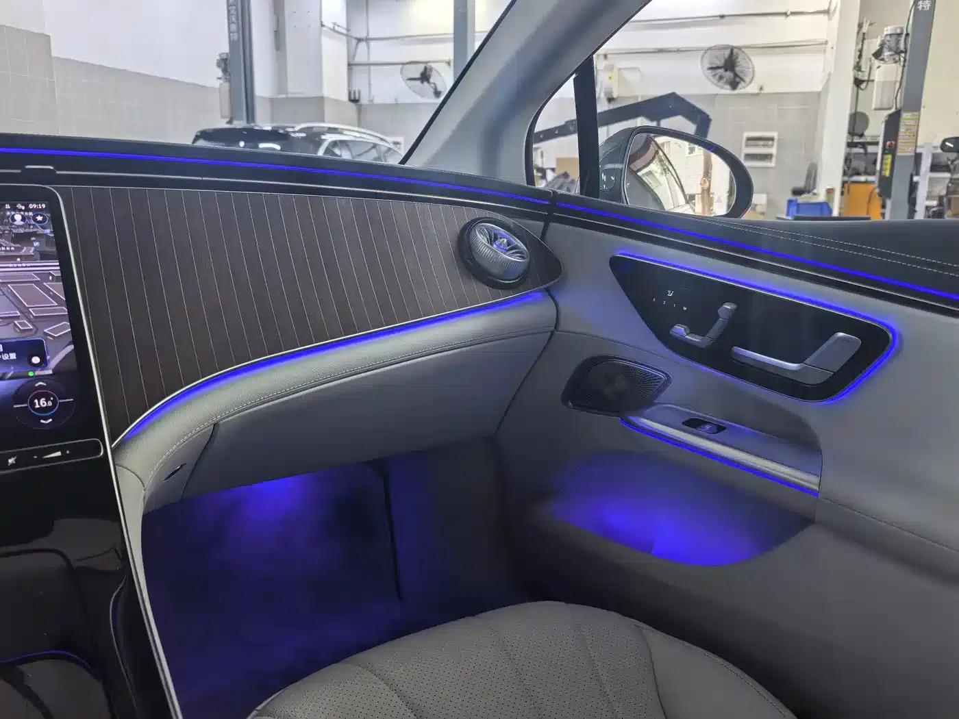 Mercedes-Benz EQE 2025 500 4MATIC Luxury Edition — миниатюра 19