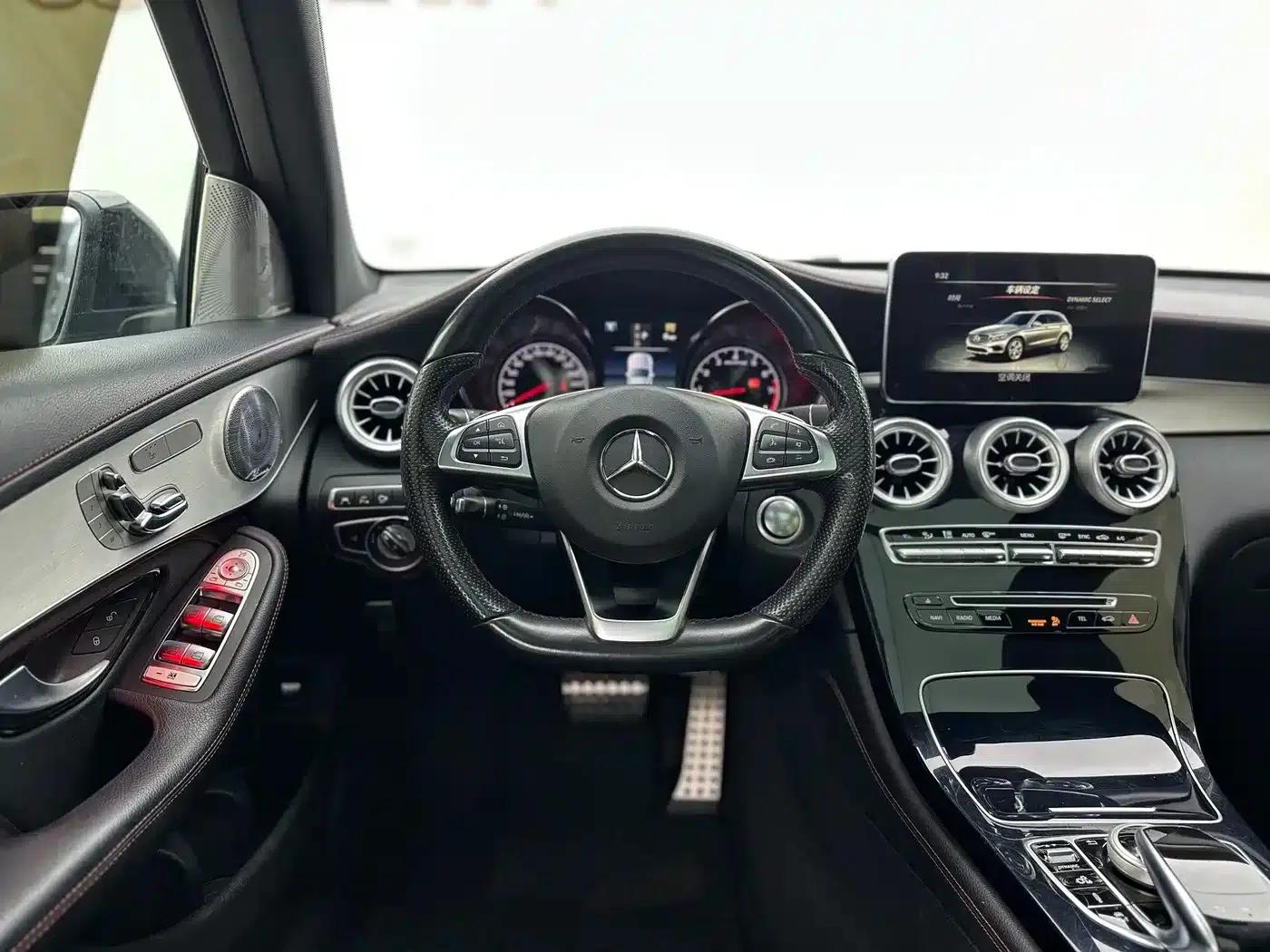 2017 Mercedes-Benz GLC AMG 43 4MATIC — миниатюра 12