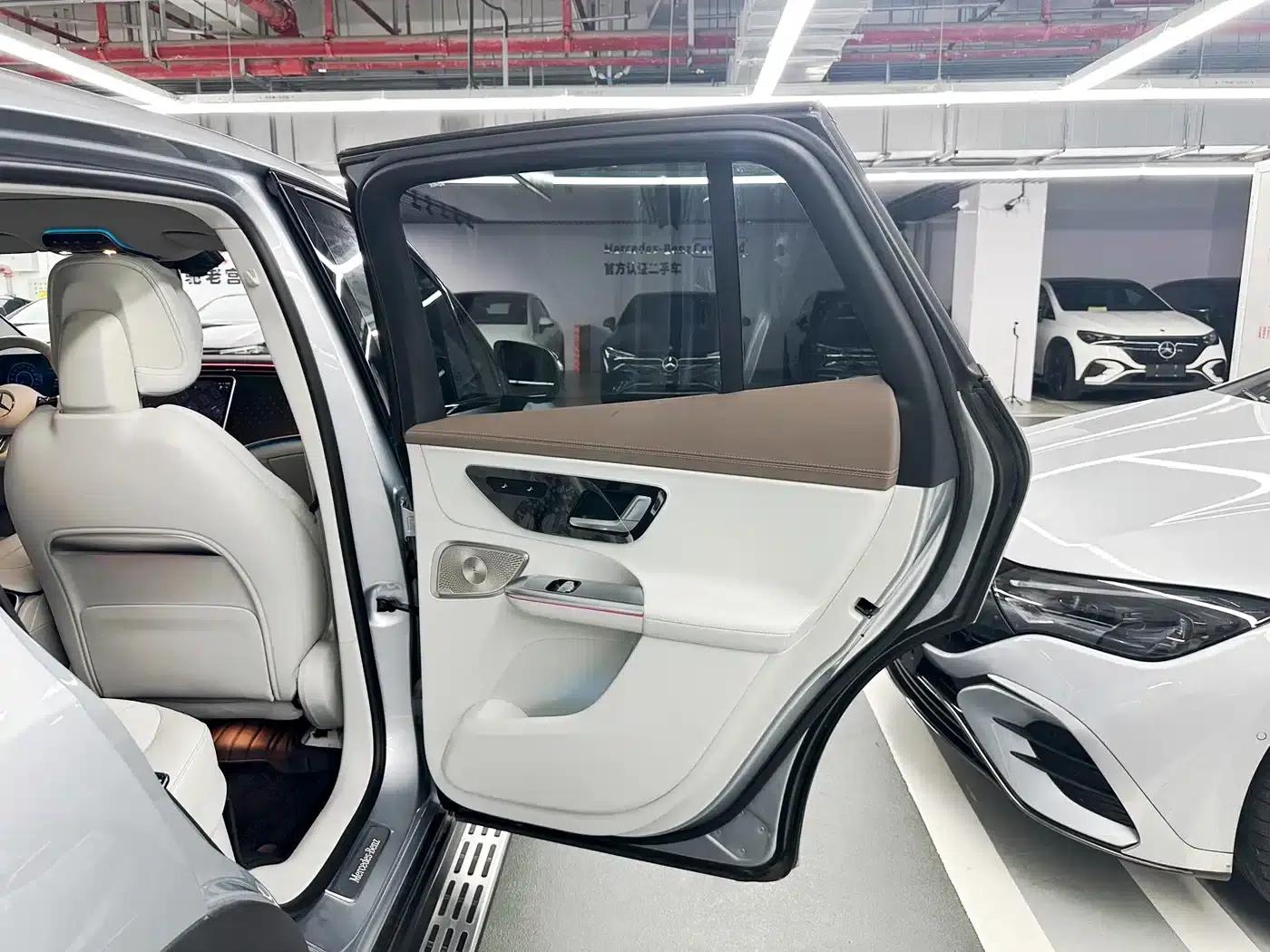 Mercedes-Benz EQE SUV 2023 500 4MATIC Special Edition — миниатюра 10