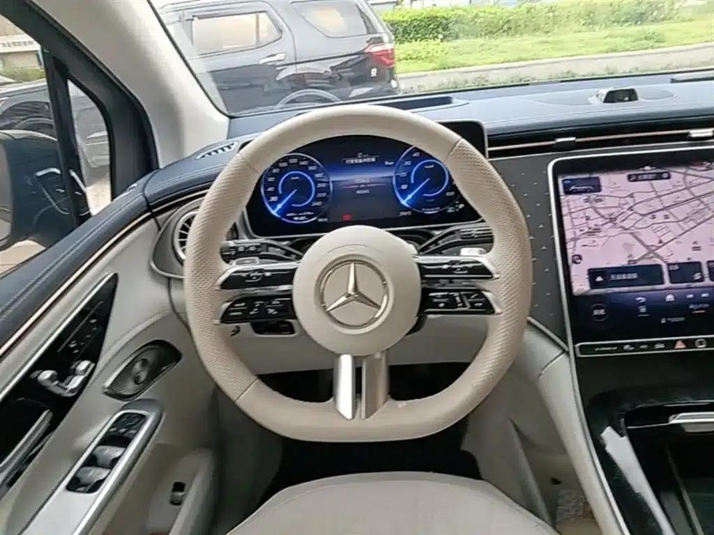 Mercedes-Benz EQE SUV 2023 500 4MATIC Special Edition — миниатюра 11