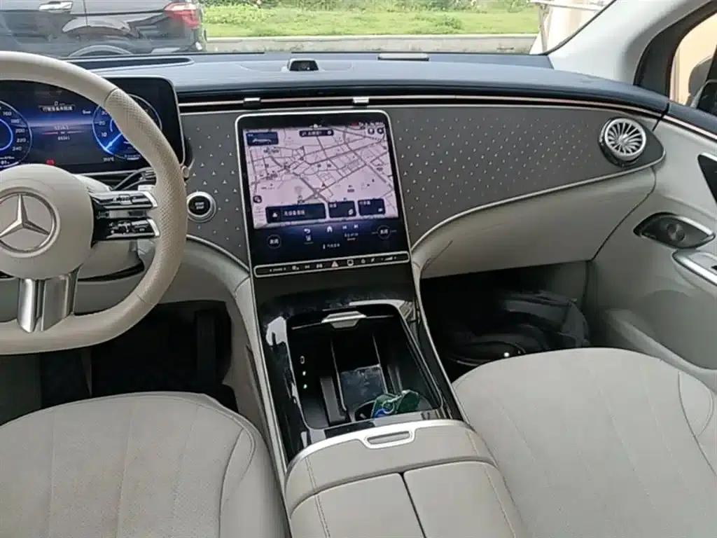 Mercedes-Benz EQE SUV 2023 500 4MATIC Special Edition — миниатюра 13