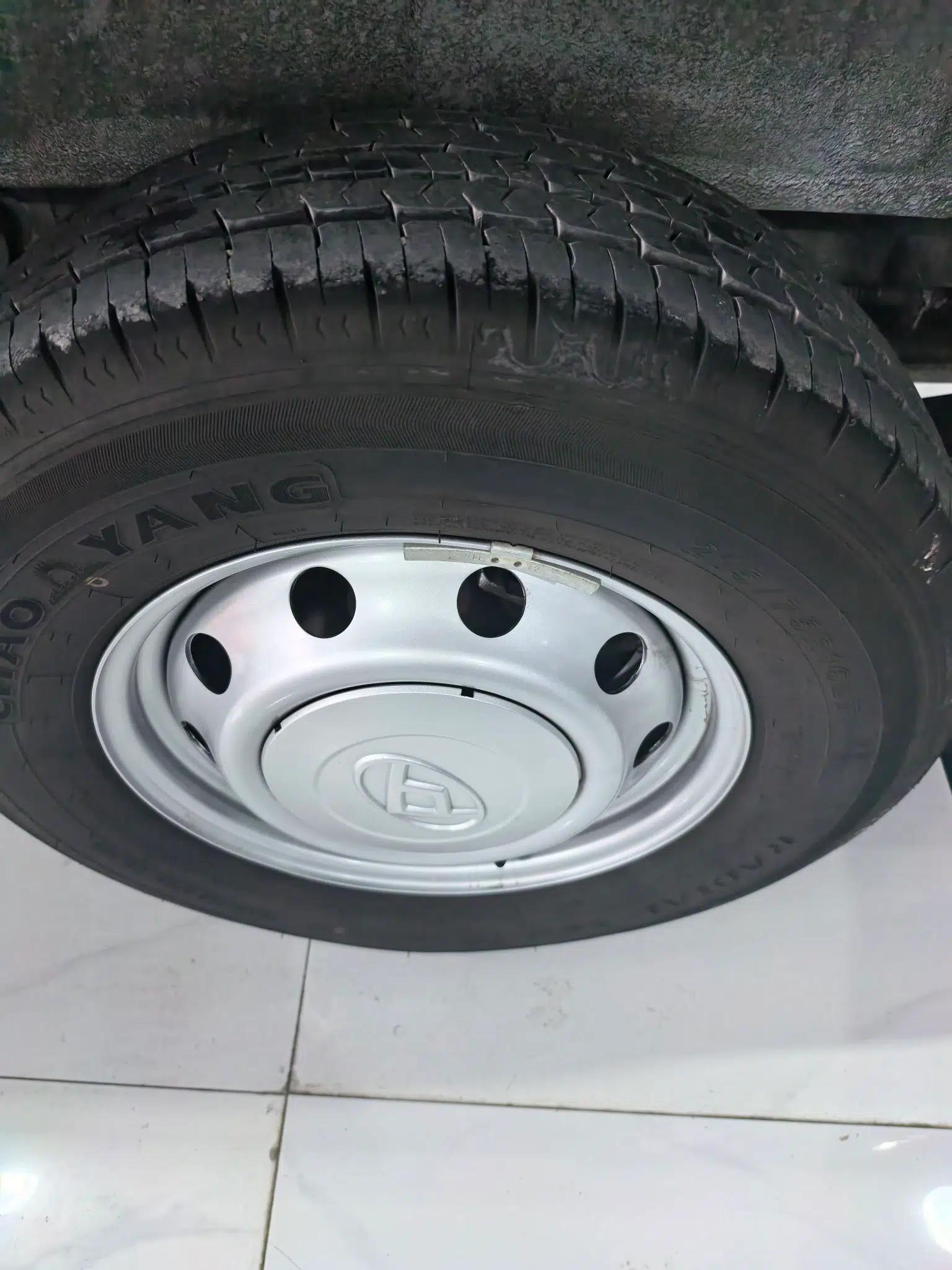 SAIC MAXUS Xintu V80 2023 2.0T Manual Classic Aoyuntong Short Wheelbase Mid-Roof 5/6-Seater — миниатюра 15