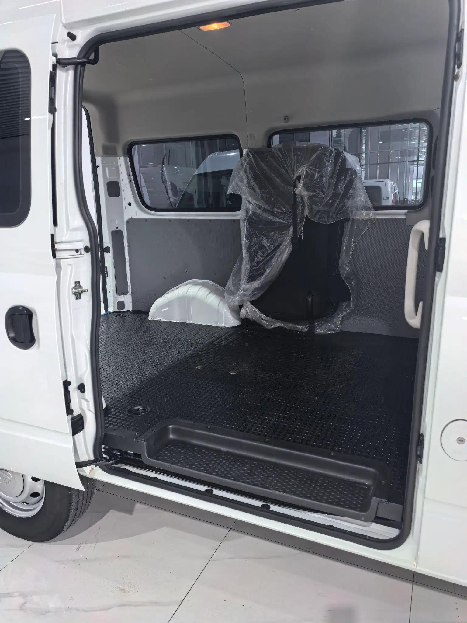 SAIC MAXUS Xintu V80 2023 2.0T Manual Classic Aoyuntong Short Wheelbase Mid-Roof 5/6-Seater — миниатюра 25