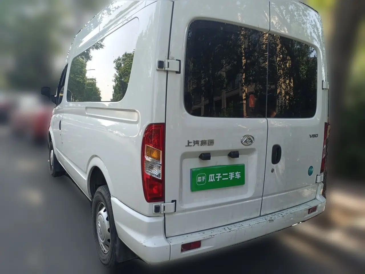 SAIC MAXUS Xintu V80 2023 2.0T Manual Classic Aoyuntong Short Wheelbase Mid-Roof 5/6-Seater — миниатюра 4
