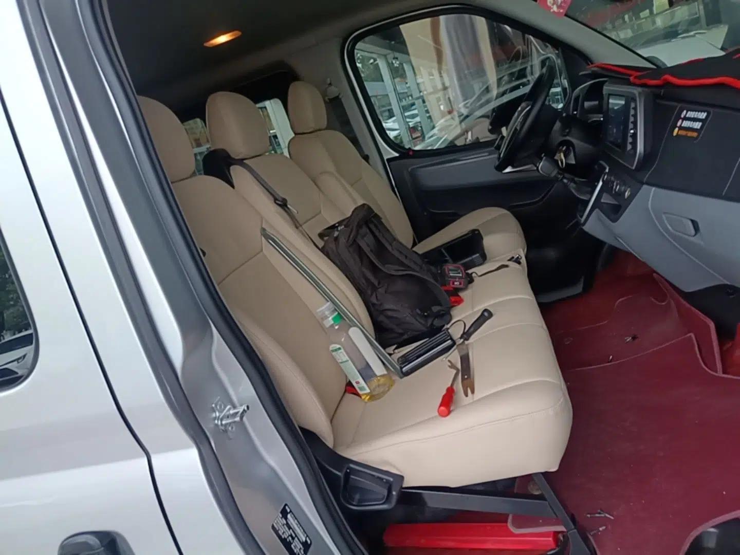 SAIC MAXUS Xintu V80 2023 2.0T Manual Classic Aoyuntong Power Version Short Wheelbase Ultra-Low Roof—7/8/9-Seater — миниатюра 23
