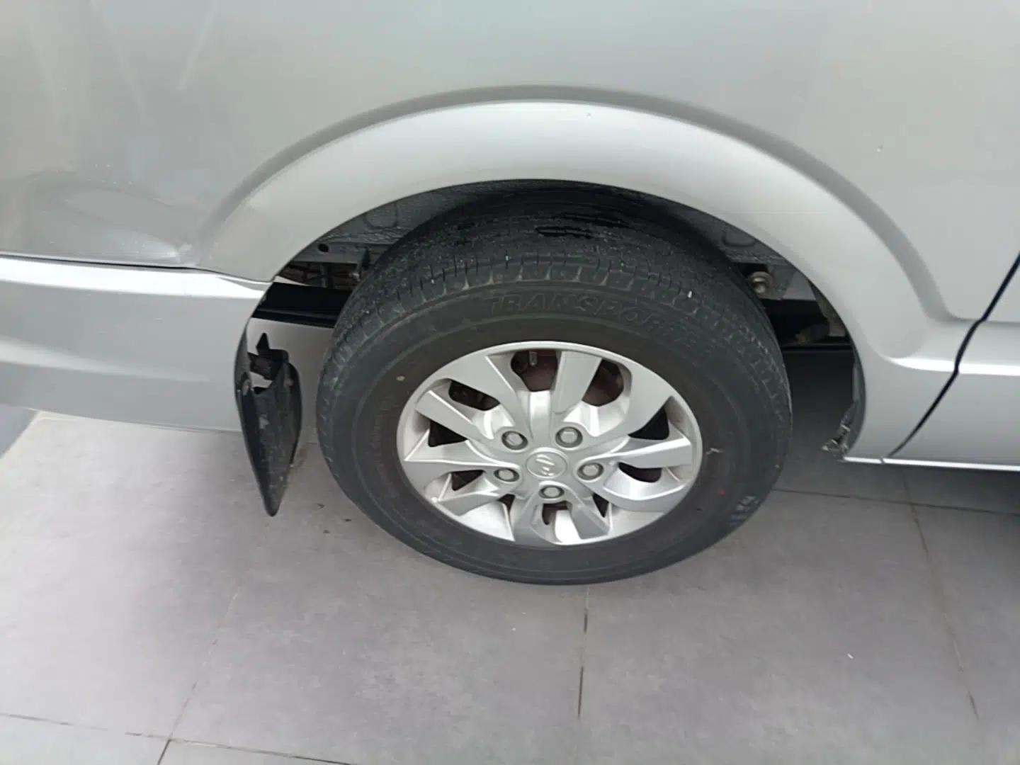 SAIC MAXUS Xintu V80 2023 2.0T Manual Classic Aoyuntong Power Version Short Wheelbase Ultra-Low Roof—7/8/9-Seater — миниатюра 10