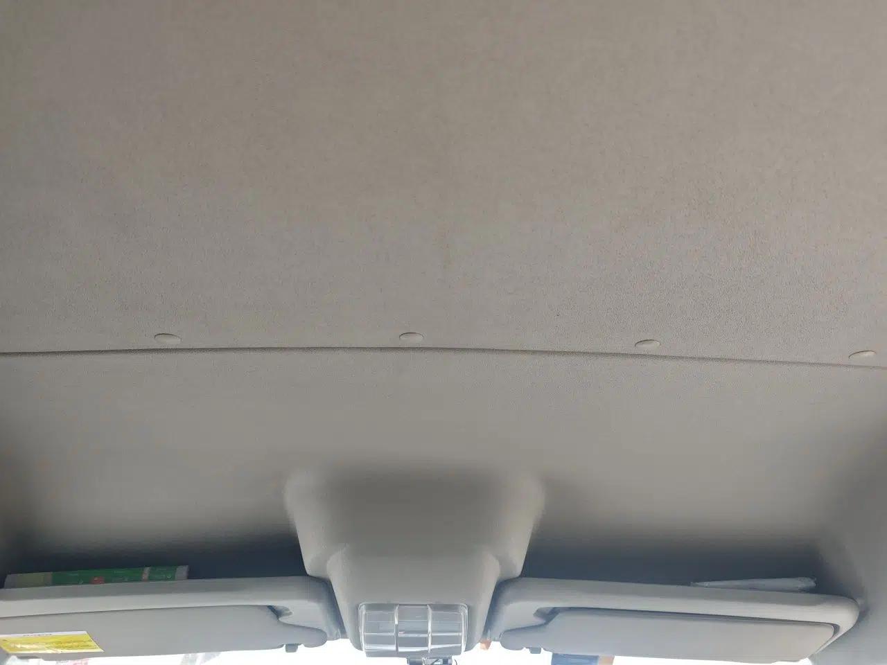 SAIC MAXUS Xintu V80 2019 2.5T Classic Model 6-Speed Manual Aotong Long Wheelbase Mid-Height 7-Seater — миниатюра 19