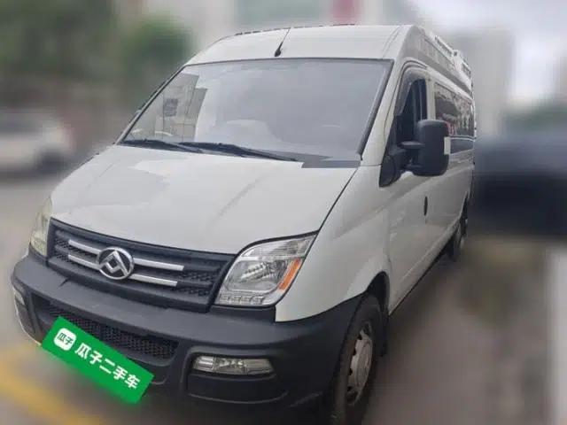 SAIC MAXUS Xintu V80 2019 2.5T Classic Model 6-Speed Manual Aotong Long Wheelbase Mid-Height 7-Seater