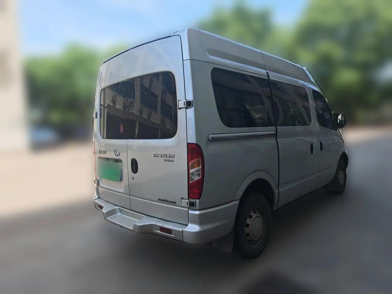 SAIC MAXUS Xintu V80 2018 2.5T 6-Speed Manual Aoyuntong Short Wheelbase Mid-Height 5-6 Seater — миниатюра 6