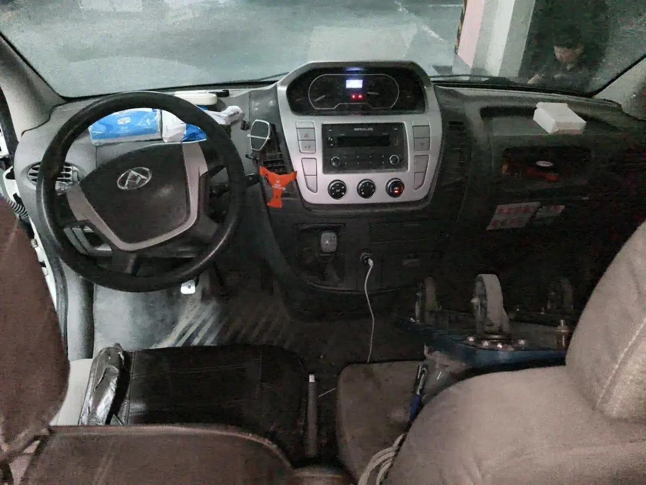 SAIC MAXUS Xintu V80 2015 2.5T Manual Aoyuntong Version Short Wheelbase Low Roof — миниатюра 10