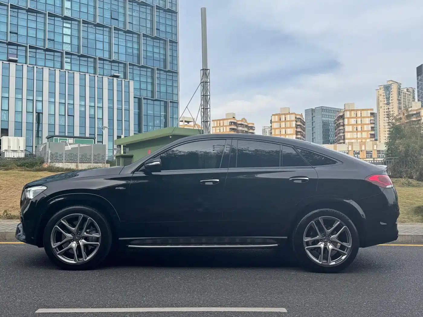 Mercedes-Benz GLE Coupe AMG 2020 Model AMG GLE 53 4MATIC+ Coupe SUV — миниатюра 4