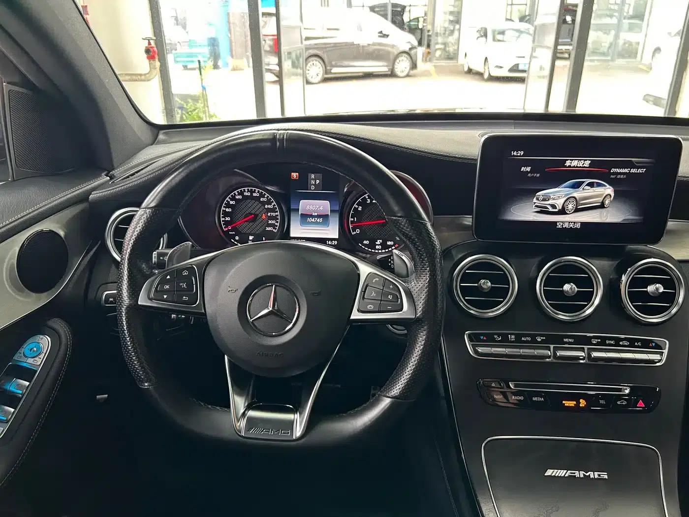 Mercedes-Benz GLC Coupe AMG 2018 AMG GLC 63 4MATIC+ Coupe SUV — миниатюра 12