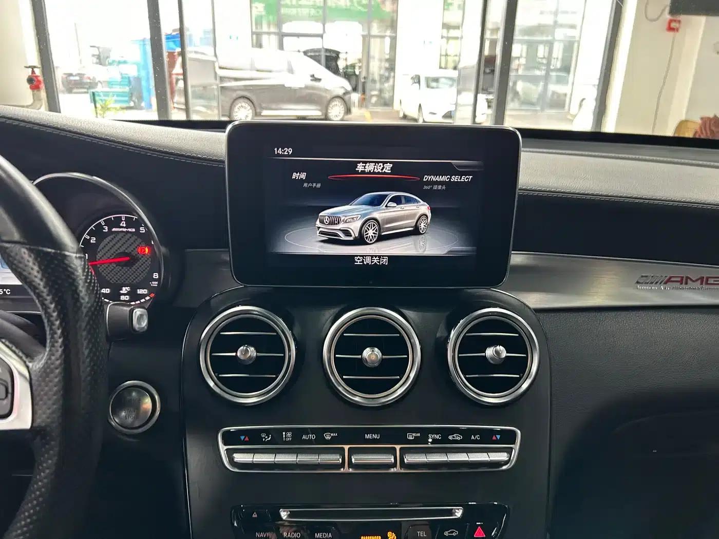 Mercedes-Benz GLC Coupe AMG 2018 AMG GLC 63 4MATIC+ Coupe SUV — миниатюра 13