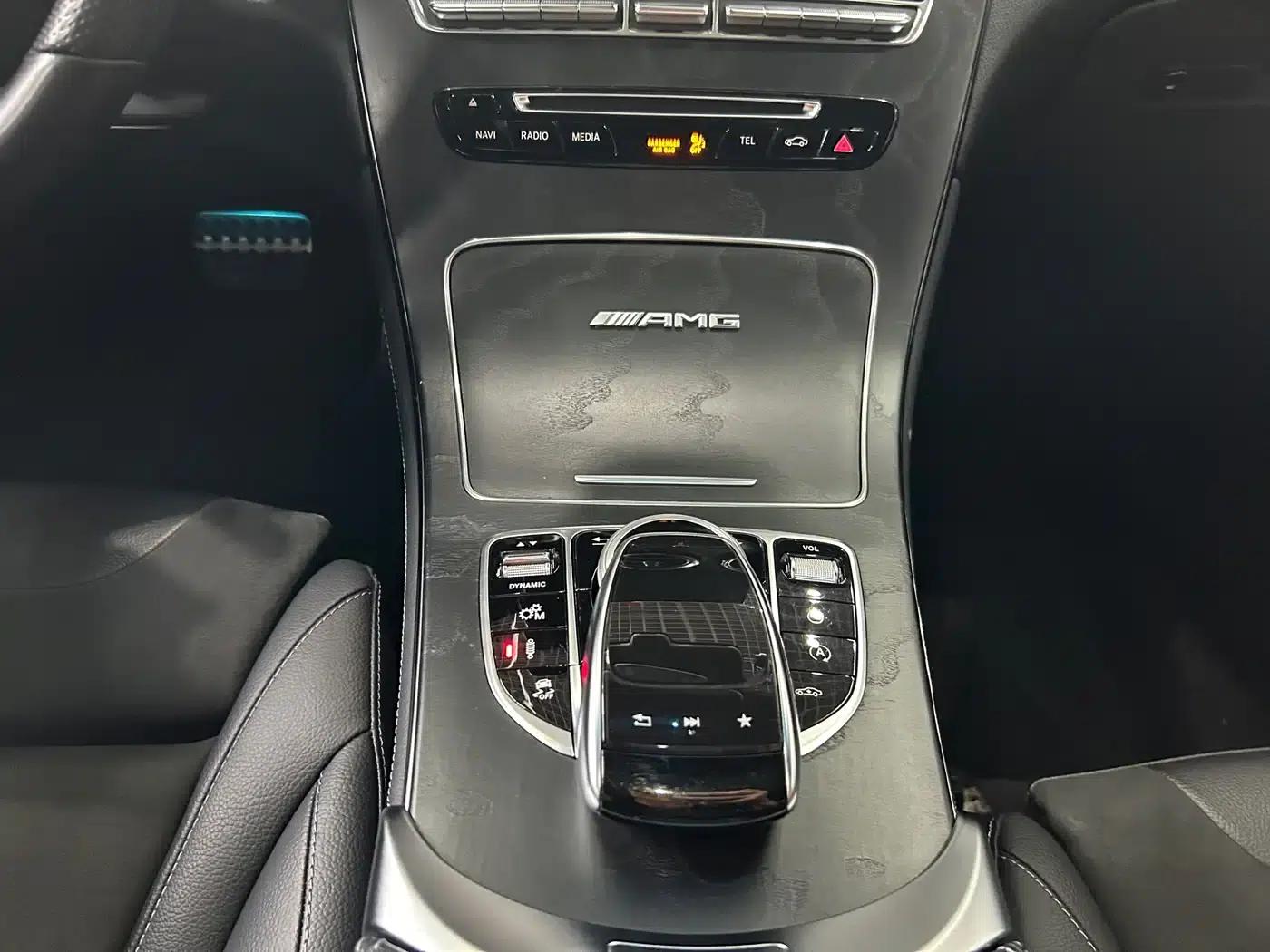 Mercedes-Benz GLC Coupe AMG 2018 AMG GLC 63 4MATIC+ Coupe SUV — миниатюра 14
