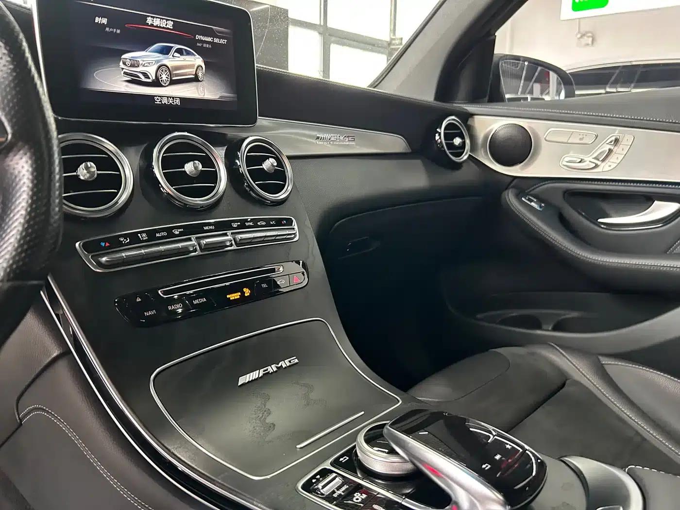 Mercedes-Benz GLC Coupe AMG 2018 AMG GLC 63 4MATIC+ Coupe SUV — миниатюра 24