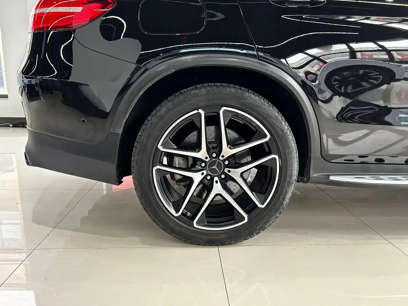 Mercedes-Benz GLC Coupe AMG 2018 AMG GLC 63 4MATIC+ Coupe SUV — миниатюра 33