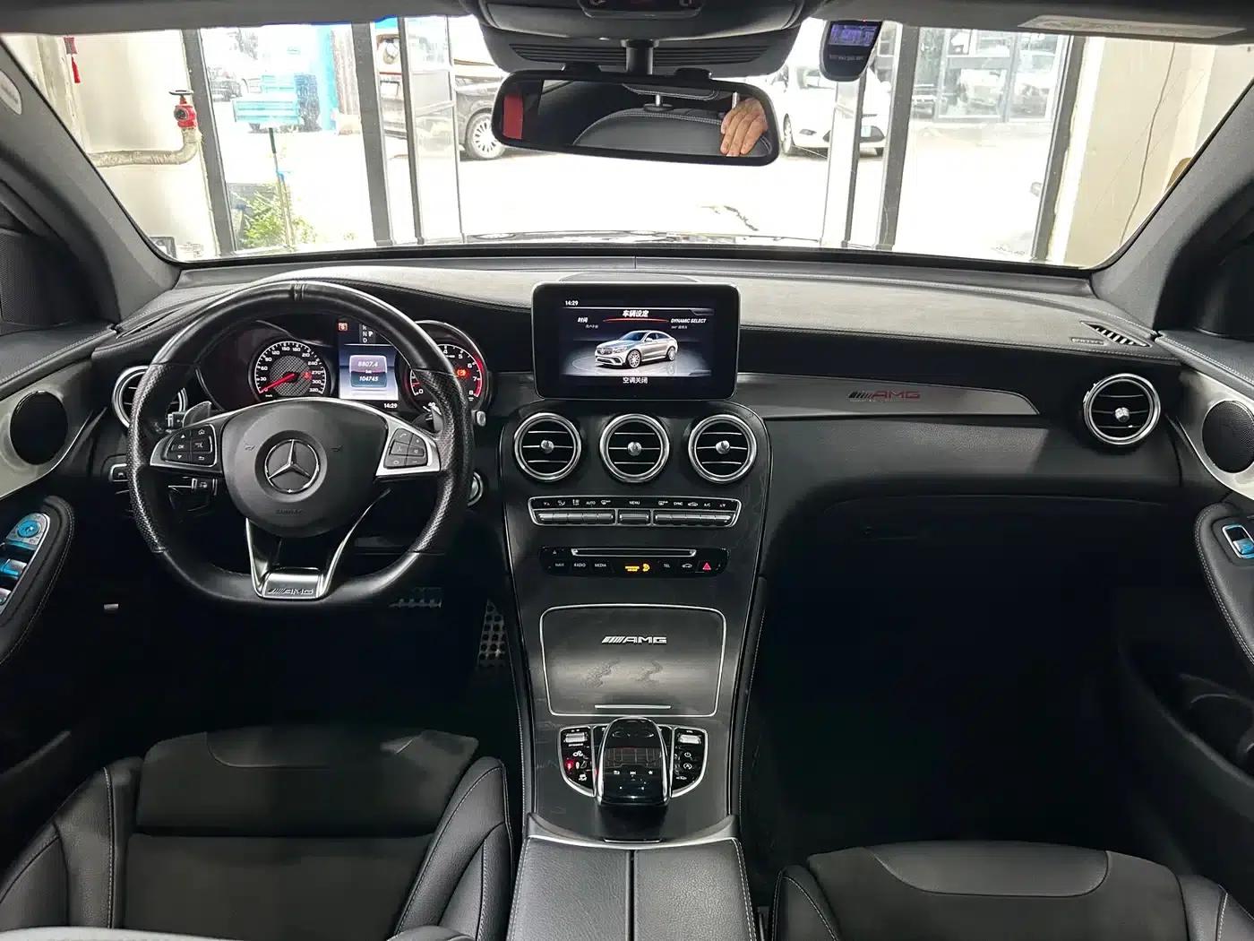 Mercedes-Benz GLC Coupe AMG 2018 AMG GLC 63 4MATIC+ Coupe SUV — миниатюра 9