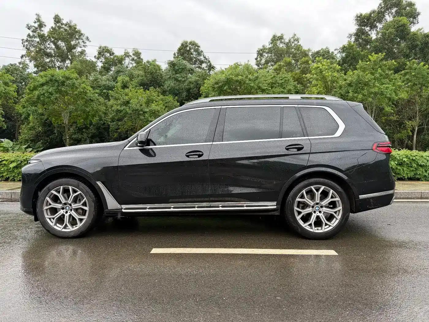 BMW X7 2023 xDrive40i Leading Luxury Package — миниатюра 4
