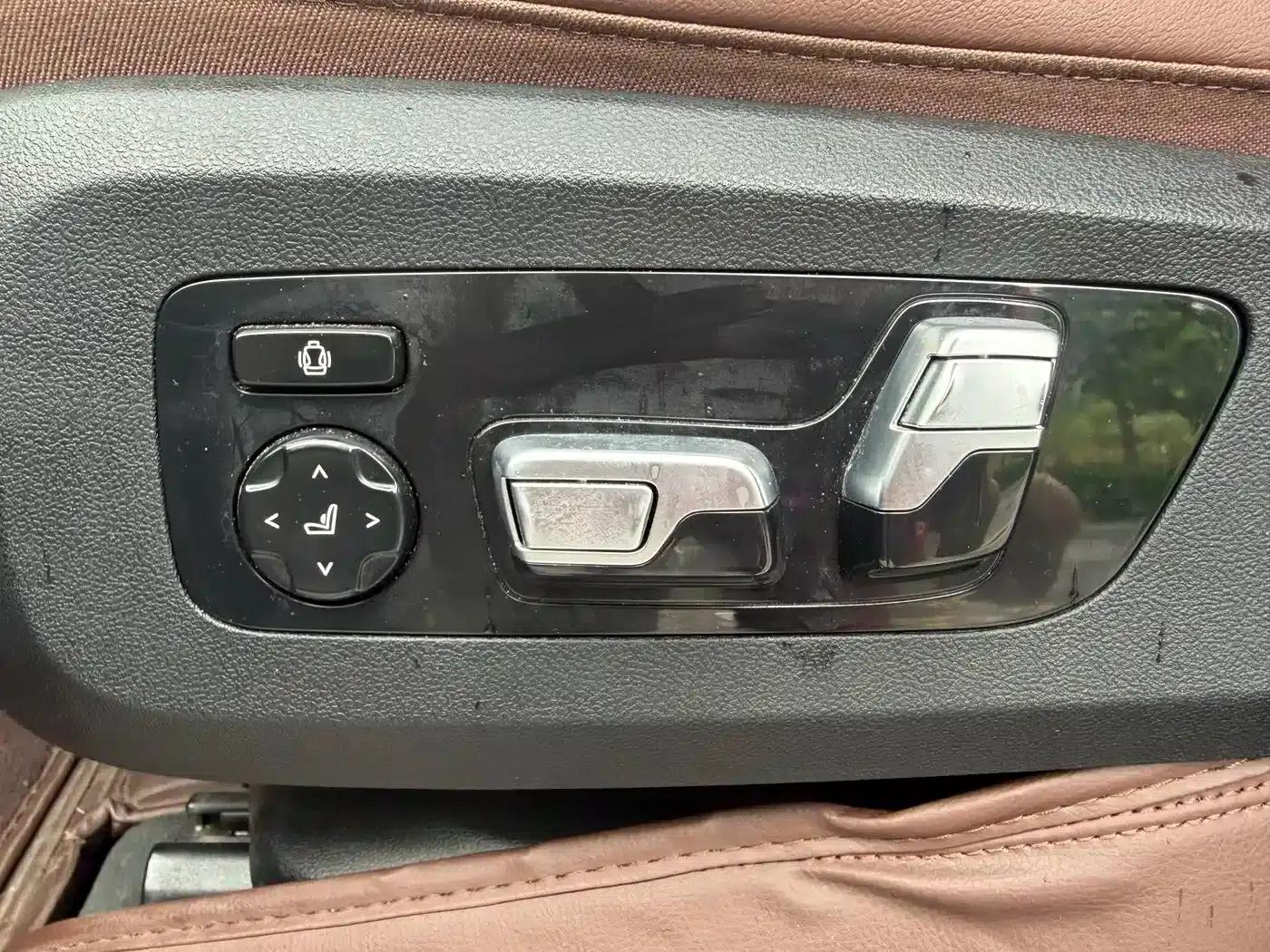 BMW X7 2023 xDrive40i Leading Luxury Package — миниатюра 10